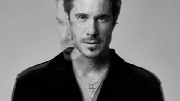 Νίκος Οικονομόπουλος: O μοναδικός καλλιτέχνης με δύο τραγούδια στο Top 5 του Official IFPI Chart για το 2025