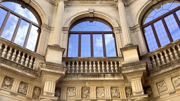 Ηράκλειο για 72 ώρες. Οι "Κρητίκαροι", ο "ξινόχοντρος" και τα "μαναρόλια"