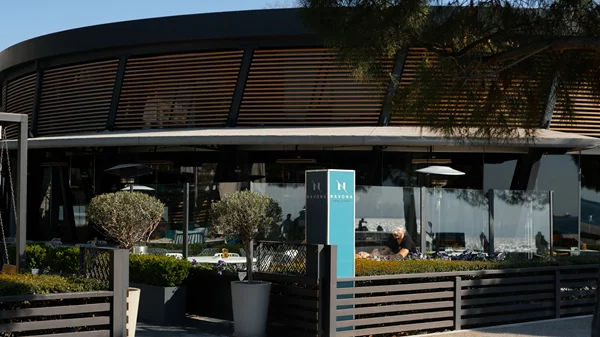 "Navona": Hearty Ιταλικές γεύσεις και κοκτέιλ έκπληξη με θαλασσινό φόντο