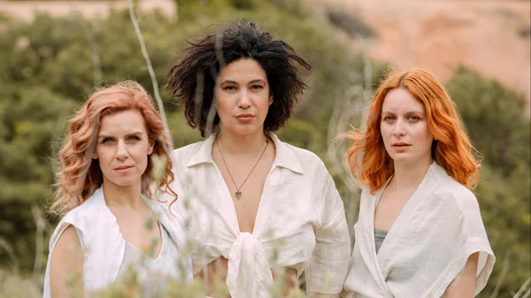 Η Nalyssa Green, η Sugahspank! και η Lou is σε μια βραδιά αφιερωμένη στον Leonard Cohen