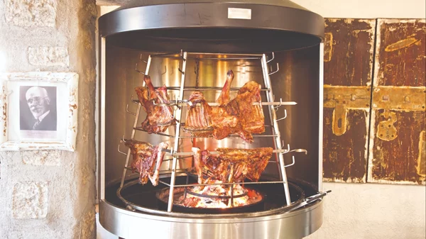 8 καφενεία και ταβέρνες που αγαπούν τους μεζέδες και την ελληνική κουζίνα