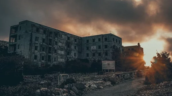 Λένε πως αυτά τα 9 μέρη στην Αττική είναι στοιχειωμένα