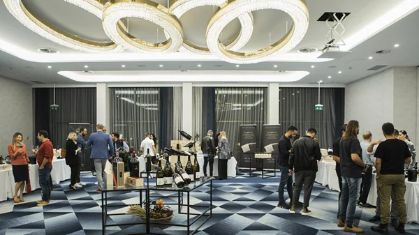 Γευστική δοκιμή της συνολικής γκάμας των οίνων του κτήματος Άλφα στο ξενοδοχείο "Μακεδονία Παλλάς"