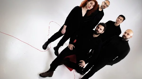 "Mama… Don’t Cry In Silence" των Groove Therapist στη μνήμη των θυμάτων του τραγικού δυστυχήματος στα Τέμπη