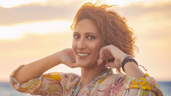 "Ταξίδι στο χρόνο" στο Θεατράλε: Μια μουσική παράσταση που γεφυρώνει εποχές και στυλ