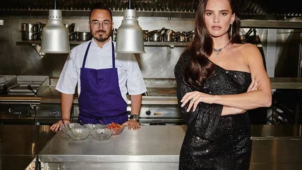 Με το "Anna" ο Γιάννης Κιόρογλου μαθαίνει… ellinika στους Παριζιάνους