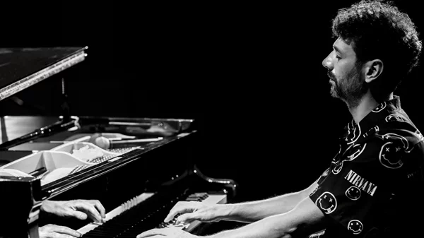 Στάθη Άννινε, πώς θα μας μεταφέρεις από τον "Παρνασσό" στο ομιχλώδες Λονδίνο των αρχών του 20ου αιώνα;