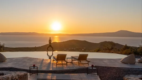 Deep Blue Retreat: Μία εβδομάδα καταδύσεων και γιόγκα από το Zen Rocks Mani