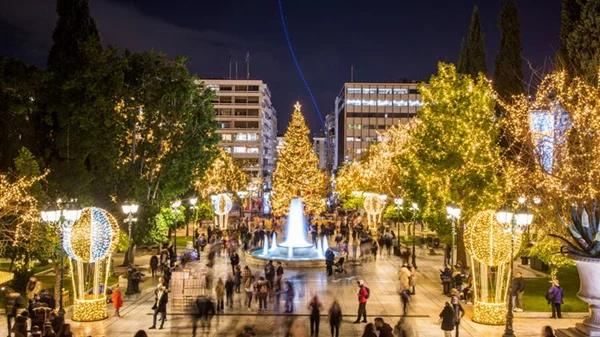 Ρεβεγιόν έως τις 2, χωρίς μουσική και ορθίους σε χώρους εστίασης και διασκέδασης - Δείτε τα νέα μέτρα