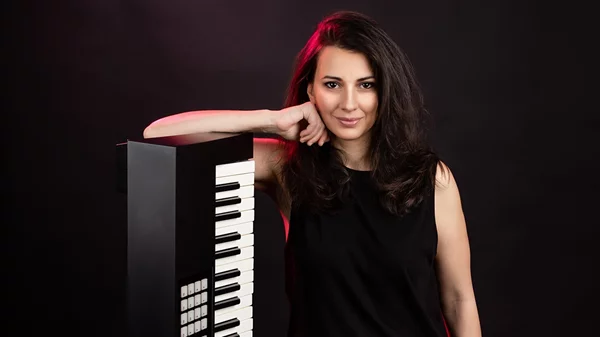 Η Μαρία Κοτρότσου στο Γυάλινο Μουσικό Θέατρο