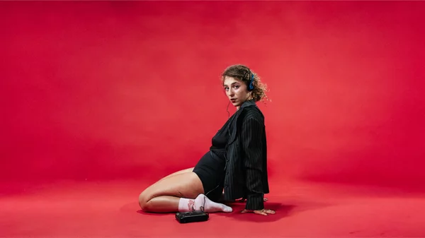 Η 0-100 σειρένε ανατριχιάζει ακόμα όταν στα λάιβ φωνάζουν "το όχι είναι όχι - όχι, δεν θα γίνει ναι"