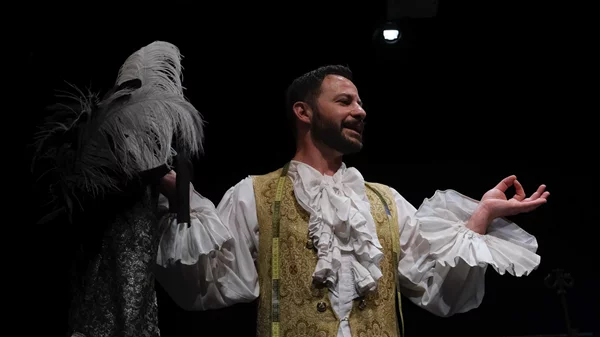 Καμπανέλης, Μολιέρος, Ζενέ, Γκόγκολ, Τσέχωφ συνεχίζουν να εμπνέουν