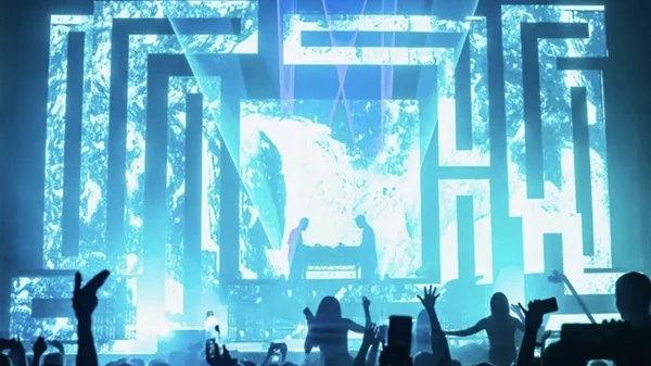 Πώς οι Bicep κατάφεραν να κάνουν τη μουσική νοσταλγία τη μεγαλύτερη χορευτική τάση;