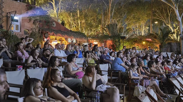 To 7ο Φεστιβάλ Κινηματογράφου Σαντορίνης ολοκληρώθηκε με μεγάλη επιτυχία στο κατάμεστο Σινέ Καμάρι