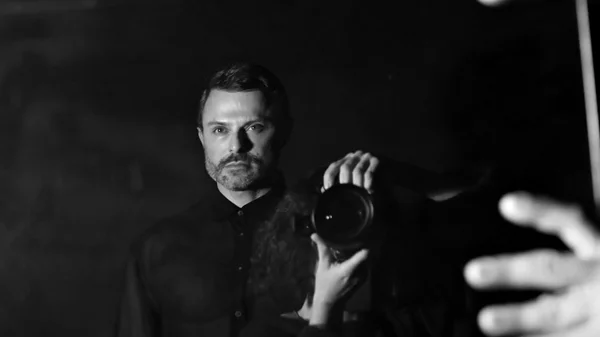 "Ο Αρχιτέκτων" : Τι συμβαίνει όταν ο δημιουργός παγιδεύεται στο ίδιο του το δημιούργημα ;