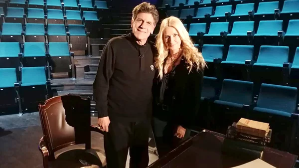 Ο Γιάννης Μπέζος στο "Art Week" της ΕΡΤ2 με τη Λένα Αρώνη