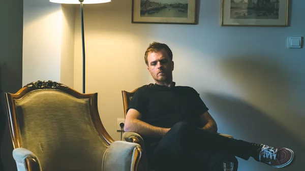 Παιδί Τραύμα: Ο "Άτλας της δεκαετίας του 2000" εμπλουτίζεται με τρία νέα κομμάτια