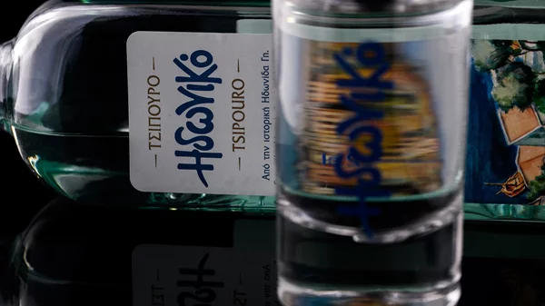 Tσίπουρο Ηδωνικό: Η κατάλληλη συντροφιά για τις γεύσεις της Σαρακοστής