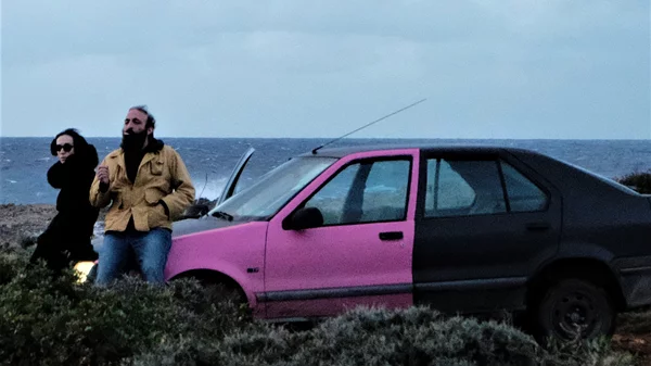 Η Κάλλια Παπαδάκη γράφει για τα "Μαγνητικά Πεδία"
