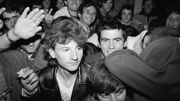 "Μια σακούλα γεμάτη τηλεκάρτες": Η Αλβανική Μετανάστευση στην Ελλάδα μέσα από ένα ζωντανό αρχείο