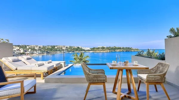 Castello Infinity Suites: Μία φθινοπωρινή απόδραση στο απέραντο γαλάζιο