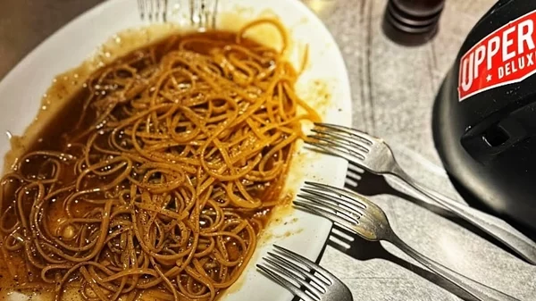 Μακαρονάδες χωρίς πολλά πολλά