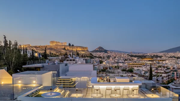 Neoma Sky Restaurant & Bar: Δείπνο και κοκτέιλ με θέα