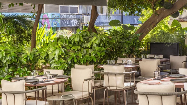 Video walkthrough: Η Ναταλία Δραγούμη μάς συστήνει το εκλεκτικό "Yphes"