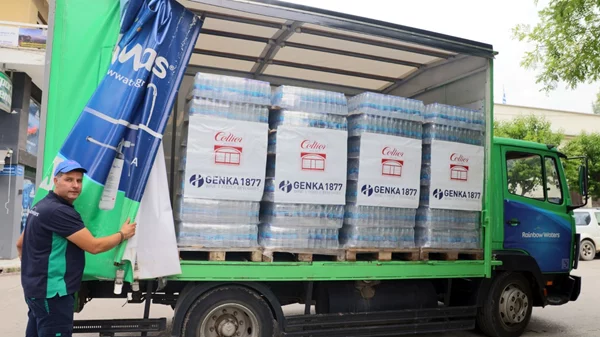 Προσφορά εμφιαλωμένων νερών από τη GENKA1877 και τις κάβες Cellier στους πλημμυροπαθείς των Τρικάλων