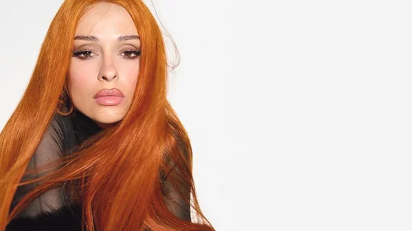 H Ελένη Φουρέιρα αποχαιρετά το καλοκαίρι στο θέατρο Άλσος