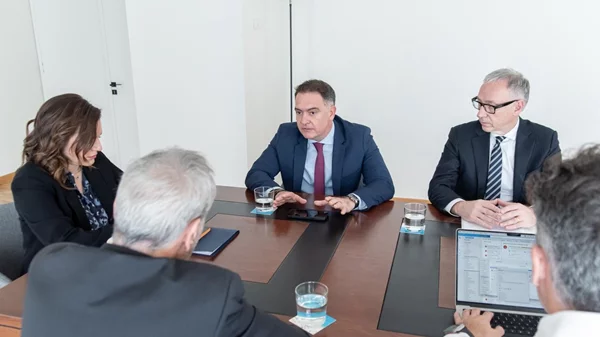 Την απόσυρση της διάταξης για την  ποσόστωση ελληνόφωνων τραγουδιών ζήτησε ο πρόεδρος του Ξενοδοχειακού Επιμελητηρίου από την Υπουργό Τουρισμού Όλγα Κεφαλογιάννη