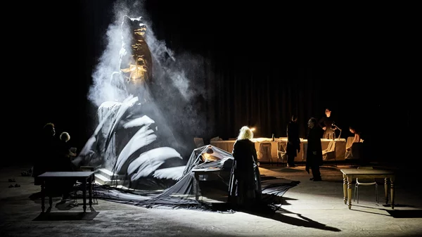 "Hecuba, not Hecuba": Ένα διεθνές θεατρικό γεγονός στο αρχαίο θέατρο της Επιδαύρου