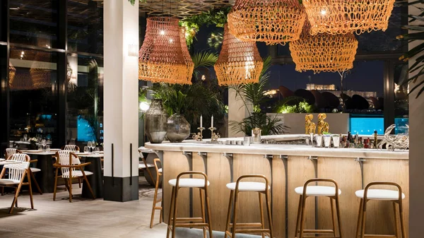 "Grand Hyatt": Ρεβεγιόν με σαγηνευτική θέα