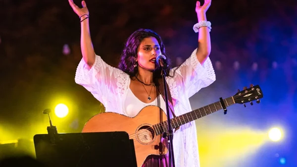 Μαρίνα Σπανού: "Το κοινό μου είναι τα λουλούδια μου και θέλω να τα φροντίζω"