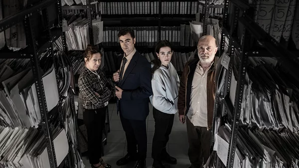 "Τα μάτια τέσσερα": Το σπουδαίο έργο του Γιάννη Τσίρου σκηνοθετεί ο Γιώργος Πυρπασόπουλος