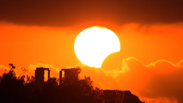 Ραντεβού στο Αστεροσκοπείο για να θαυμάσουμε τη μερική έκλειψη ηλίου