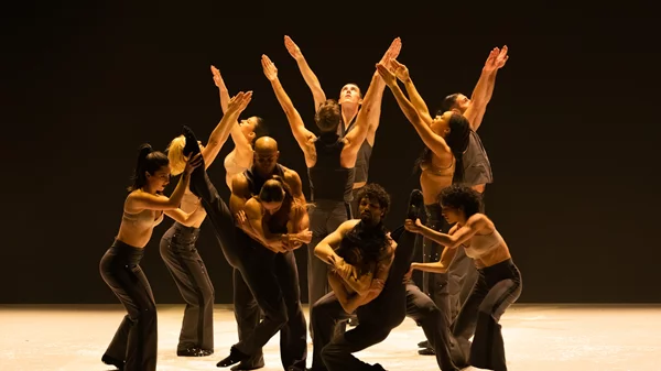 Η ομάδα Ballets Jazz Montréal (BJM) παρουσιάζει για πρώτη φορά στην Ελλάδα την παράσταση "Dance me"