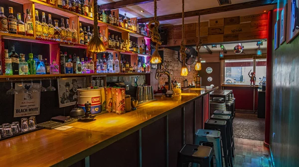 Ο "Οινοφλύξ" της Αργυρούπολης αγαπά το ρούμι και τις οινοποσίες