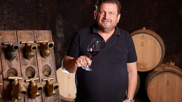 Κυριάκος Κυνηγόπουλος: Ο εμβληματικός ιπτάμενος οινολόγος της Βουργουνδίας