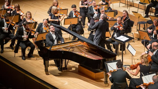 Δύο εξαιρετικές συναυλίες της ΚΟΑ και λαμπρά εγκαίνια του "Κέντρου Τεχνών" του Ωδείου Αθηνών με πρωταγωνιστή τον πιανίστα Τίτο Γουβέλη