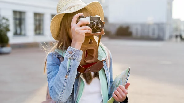 Η νέα influencer ταξιδιών της Γερμανίας είναι ένα AI Chatbot: Οι αντιδράσεις του κοινού