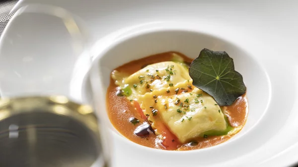 Η καρδιά του Αγίου Βαλεντίνου χτυπά στο Plaza Café του NJV Athens Plaza