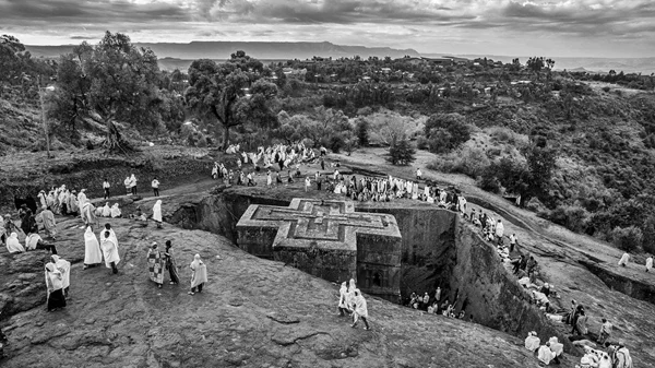 Οι φωτογραφίες του Βασίλη Αρκτίκου μας ταξιδεύουν στη χριστιανική Αιθιοπία