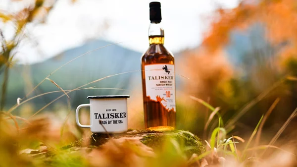 Ανακαλύψτε τοπία μαγευτικής ομορφιάς της Ελλάδας, με συνοδοιπόρο  το εκλεπτυσμένο single malt ουίσκι Talisker
