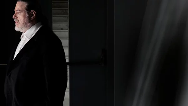 "…που γι’ Αλεξανδρινό γράφει Αλεξανδρινός": Ο Δημήτρης Παπαδημητρίου μελοποιεί Καβάφη