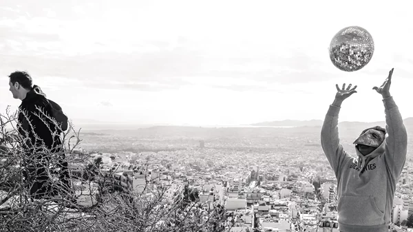 "Αιώνια ανοσία" είναι η νέα παράσταση των PatariProject