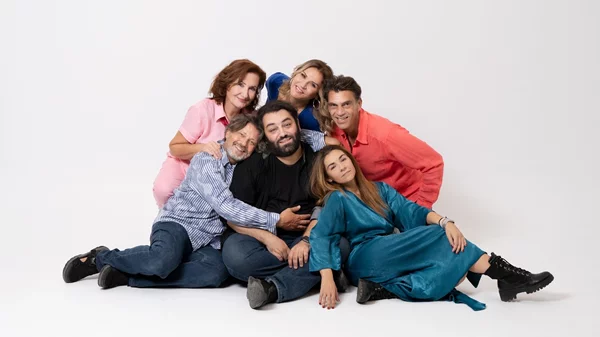 Μια "Άκρως συμπαντική" κωμωδία σε πανελλήνια πρώτη στο Σύγχρονο Θέατρο