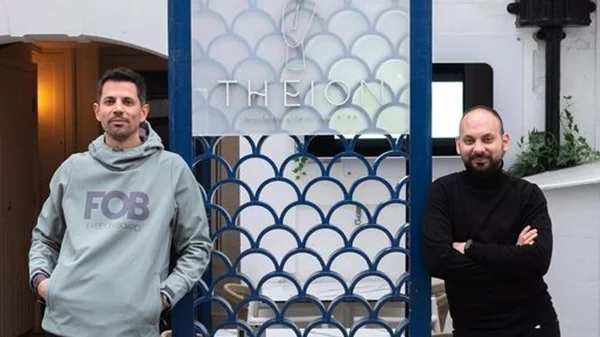 Χαραλαμπόπουλος-Ποιμενίδης φέρνουν "Theion" άρωμα Ελλάδας στο Γκίλντφορντ