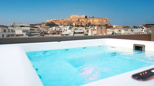 Urban Stripes: Μια σύγχρονη υψηλής αισθητικής και λειτουργικότητας πολυκατοικία, που σέβεται την ιδιωτικότητα, φιλτράροντας τον αστικό ιστό.