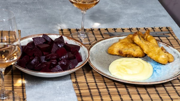 Λαχταράς παραδοσιακά μαγειρευτά και σπιτικό μπακαλιάρο σκορδαλιά; Η "Μεσογειακή Κουζίνα" του Σωκράτη Αντωνιάδη σου κάνει το τραπέζι!